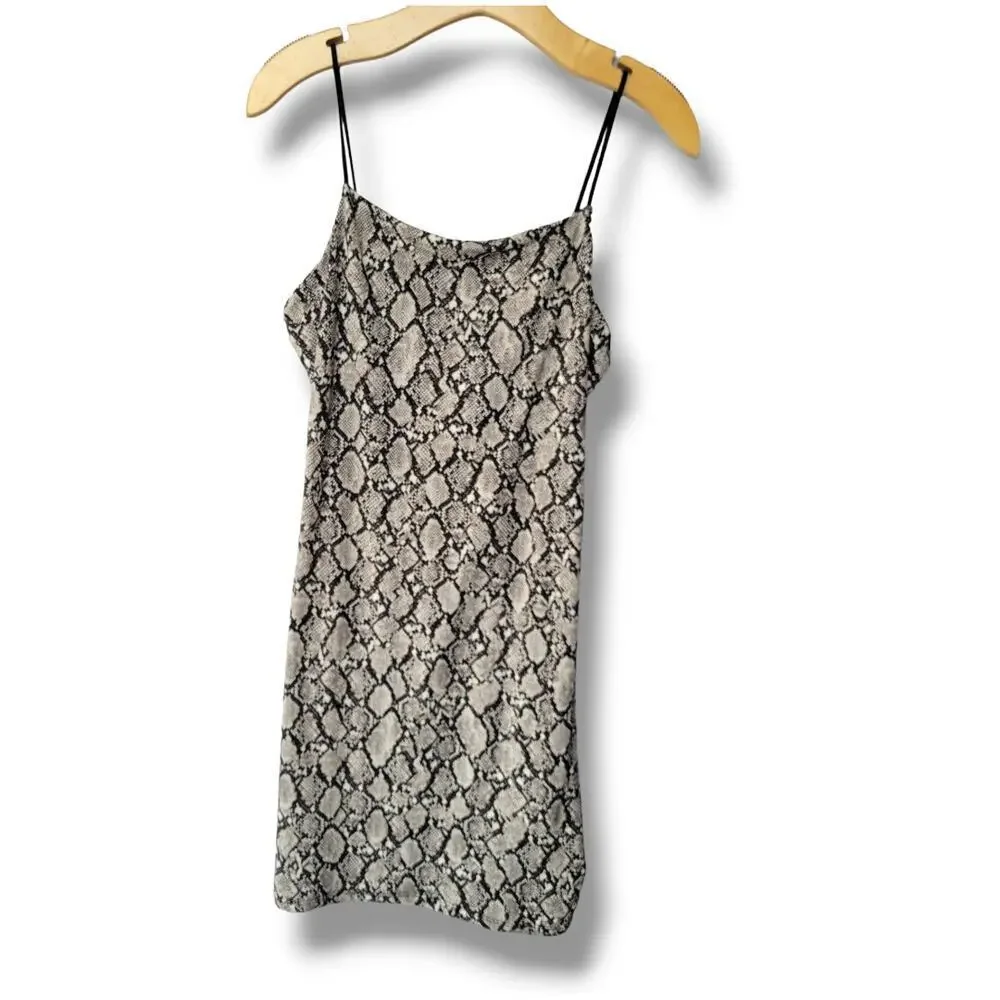 Heart & Hips Juniors Gray Snakeskin Print Bodycon Dress - Large - Picture 5 of 9